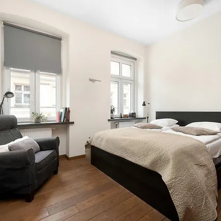 Cozy On The Main Square In By Renters