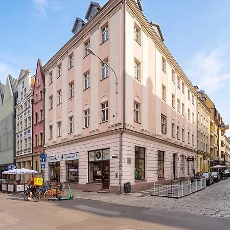 Cozy On The Main Square In By Renters