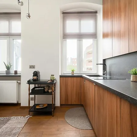 Cozy On The Main Square In By Renters شقة *