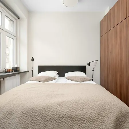 Cozy On The Main Square In By Renters Lägenhet *